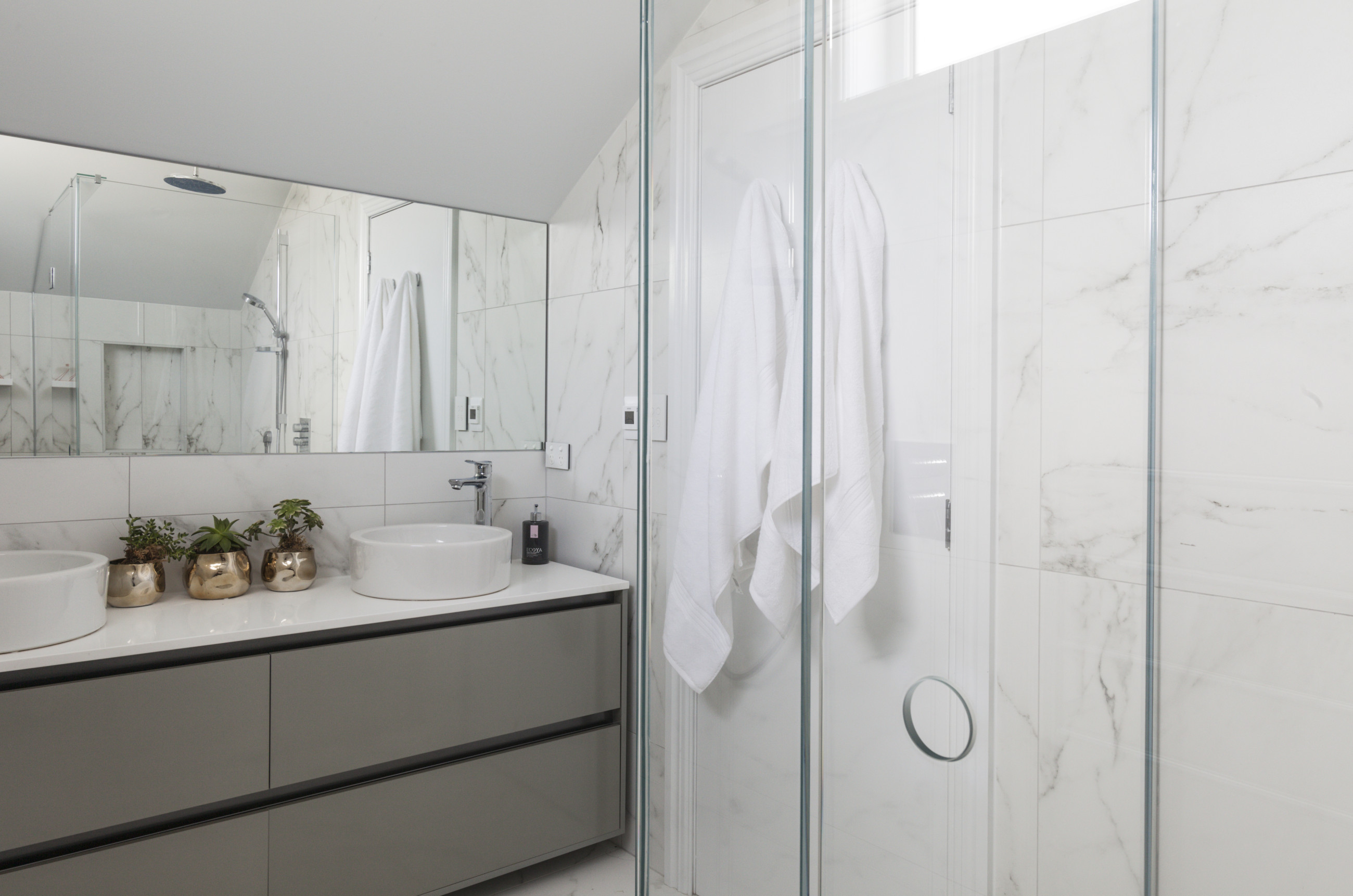 grey marble tiles with large bathroom mirror