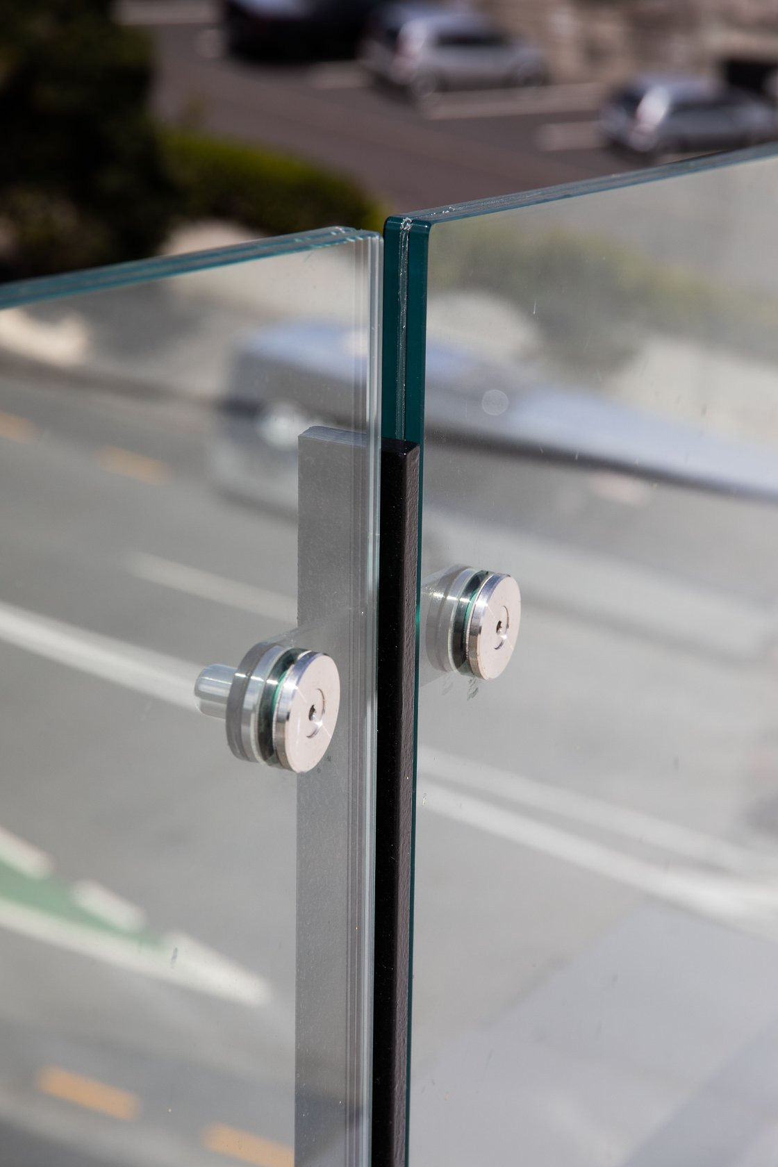 SingleDisc glass balustrade fixings
